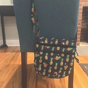 Vera Bradley crossbody in perfect condition!